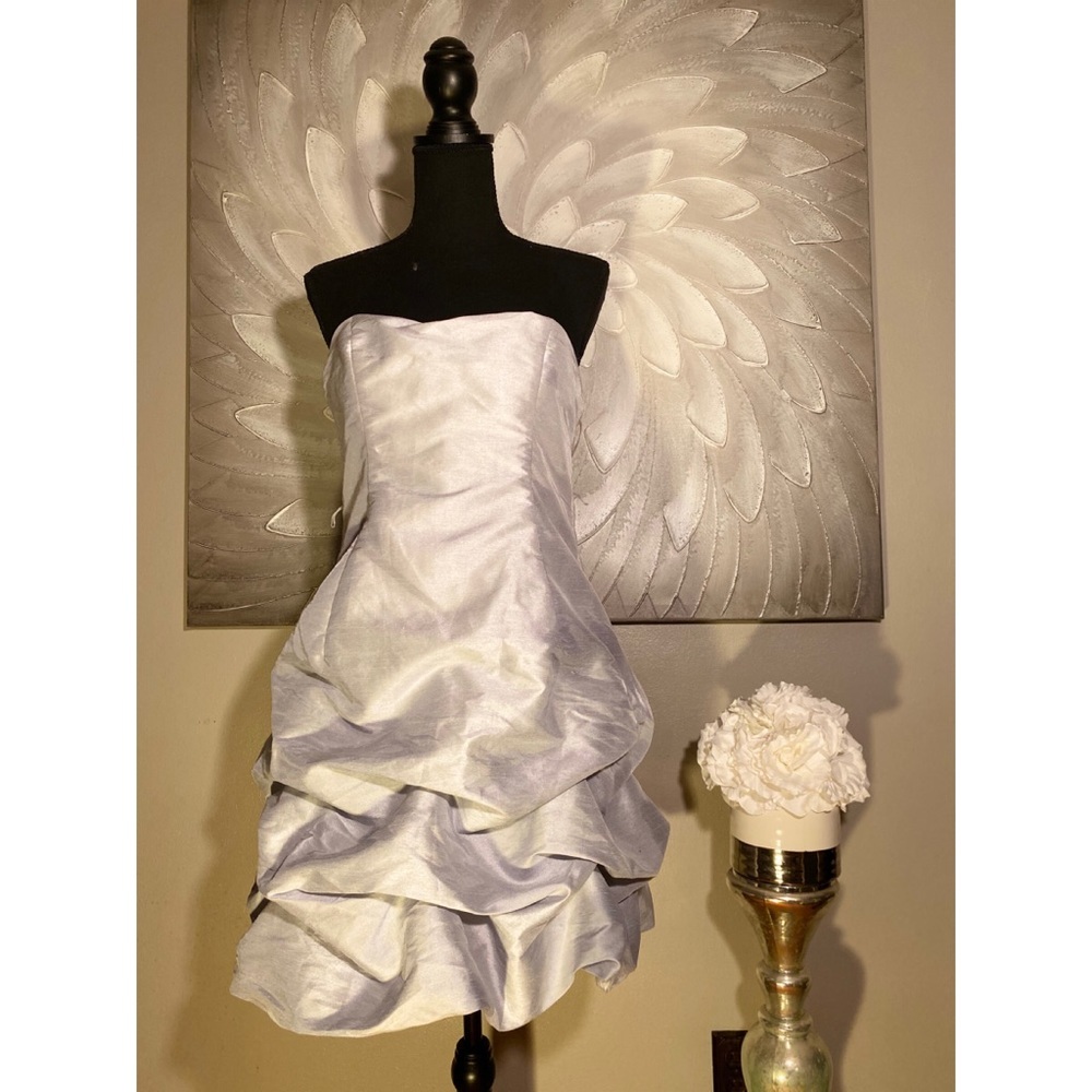 Strapless Dress👗‎ w/ Ruffle Bottom